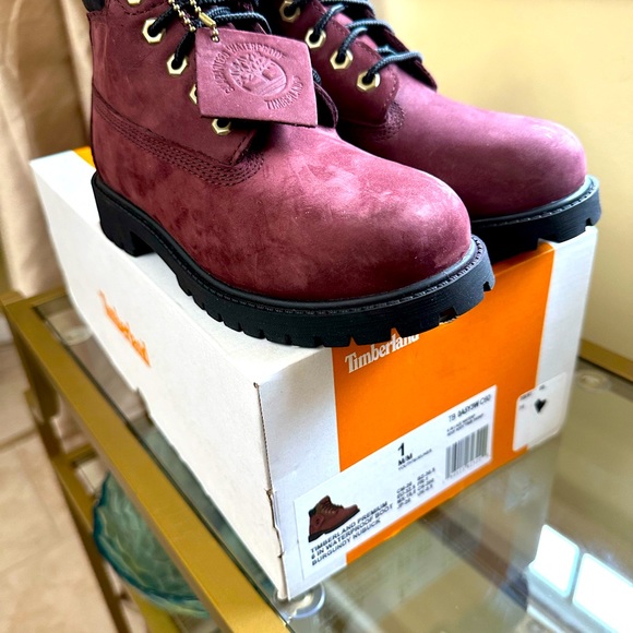Youth Authentic Timberland Leather Boots. Brand New with Box